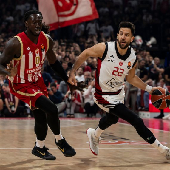 Hapoel vodi, Zvezda prati – "run and gun" košarka u Areni,