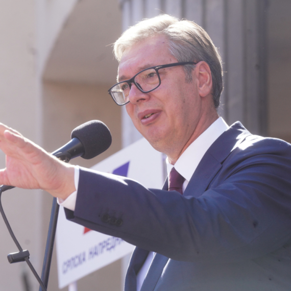 Vučić: "Srbin oseti kada mu ruše državu i porodicu";"Dve godine su pokušavali da nam oduzmu ono najvrednije"