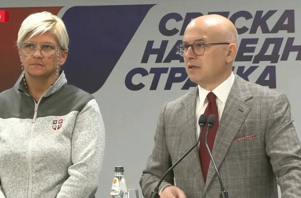 Konferencija SNS; Vučević: "Srdanović direktno odgovoran za ovaj napad"; Prisutna i napadnuta Ljiljana