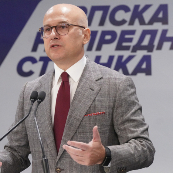 Vučević se oglasio posle skupa u Kragujevcu: "Narod se pita, Srbija ide napred"