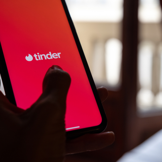 "Prevarant sa Tindera" pokreće aplikaciju – traži se da je Apple i Google blokiraju