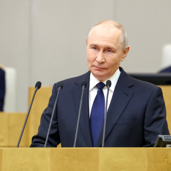 Putin: "Rusija, za razliku od nekih, ne ide po svetu da prosi" VIDEO