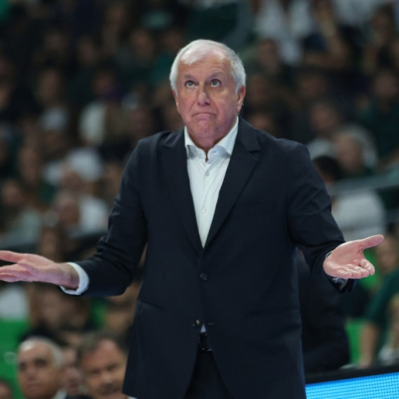 Obradović bez pola tima upisao "stotku"