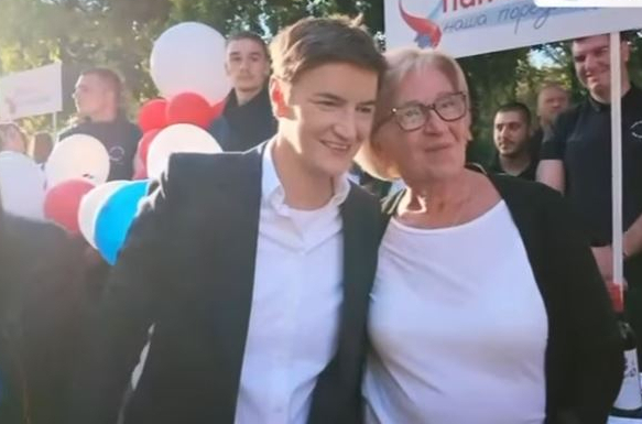 Brnabić sa aktivistima SNS u Pančevu: Ne nasedamo na provokacije, Srbiji nudimo plan, a ne nasilje VIDEO