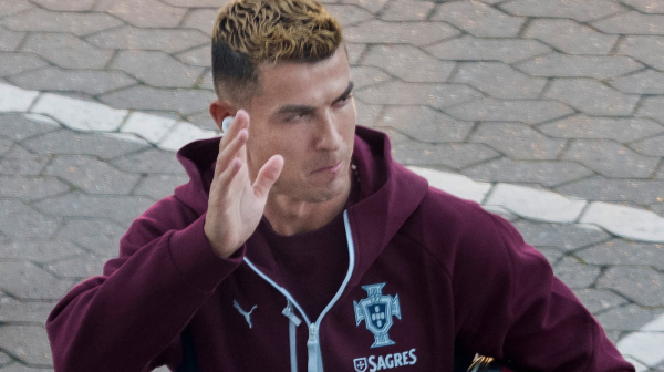 Neslavan kraj velike karijere – Ronaldu preti suspenzija; Navijači napravili haos na aerodromu VIDEO