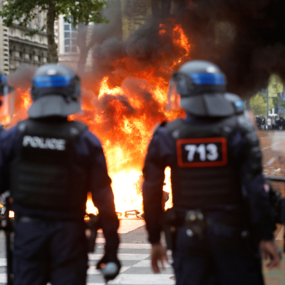 Licemerje blokaderskih medija: Kad Pariz hapsi đake – red, kad Beograd sprovodi zakon – represija
