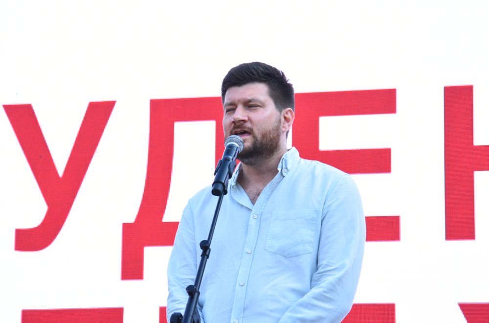 Kandidat "Studentske liste" opleo po DS, PSG i ZLF; Oni ga podržali, a on im poručio: "Vi ste palanka"