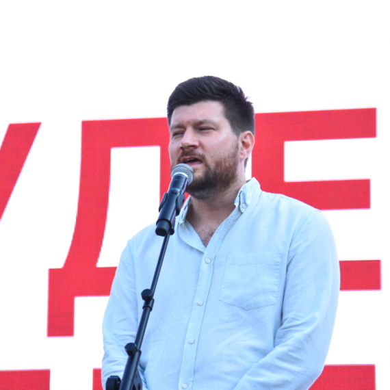 Kandidat "Studentske liste" opleo po DS, PSG i ZLF; Oni ga podržali, a on im poručio: "Vi ste palanka"