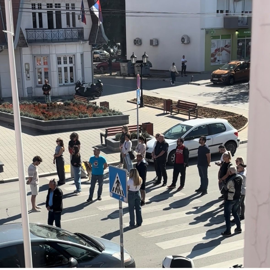 Skandalozno ponašanje blokadera u Velikoj Plani; Ne umeju da ispoštuju stradale FOTO