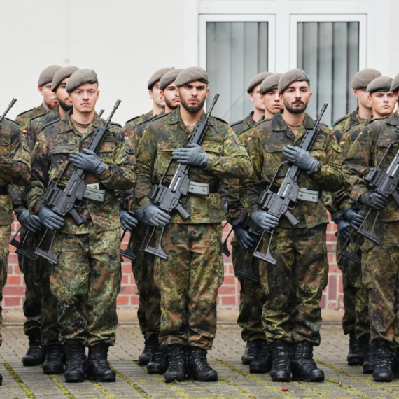 Berlin digao vojsku; Spremaju se za najgori scenario FOTO/VIDEO