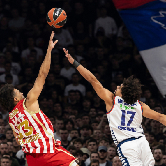 Nvori "gori ruka" u Areni – "sipa" i Lojd!