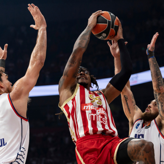 Zvezda po meri Navara – Efes mogao da utiša Arenu
