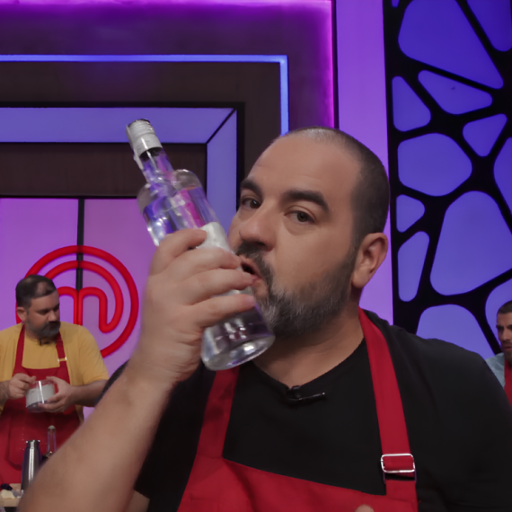 Svi se pitaju zašto Nenad skandira: "Dunja, Srbija! Dunja, Srbija!"