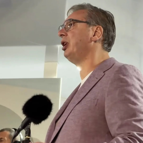 Vučić: "Pokušali su da nam razore porodicu"; "Kažu da hoće da zaključaju babe i dede da ne glasaju"