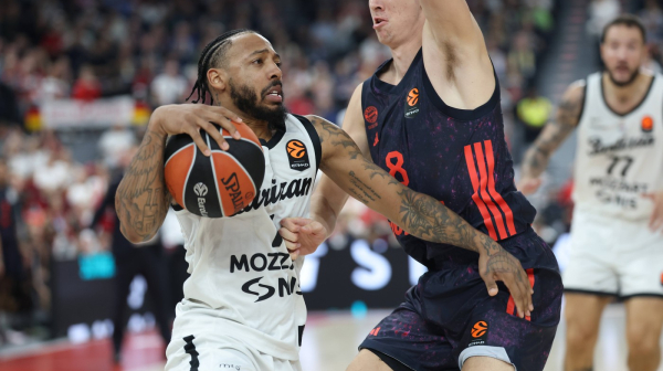 Magija Karlika Džonsa – Partizan vodi!