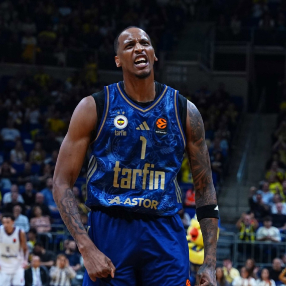 Fener spustio Dubai na zemlju; Asvel od plus 18 do minus 13