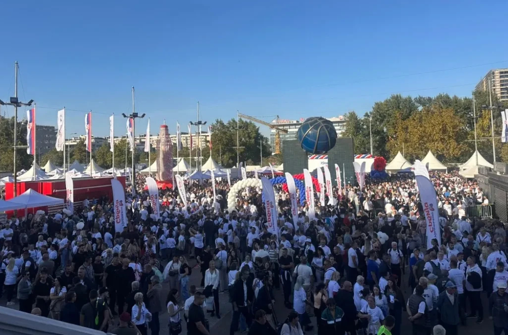 Sve spremno za spektakl u Areni – građani već pristižu, primetan veliki broj mladih