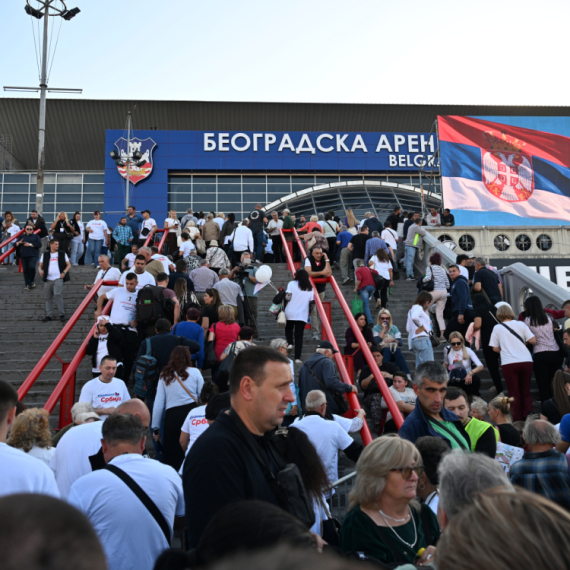 Ispred Arene već reke ljudi; "Vučić je uradio sve za zemlju, blokaderi neka uče"