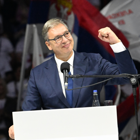 Tražila most, dobila i put; Ovako Vučić rešava probleme građana