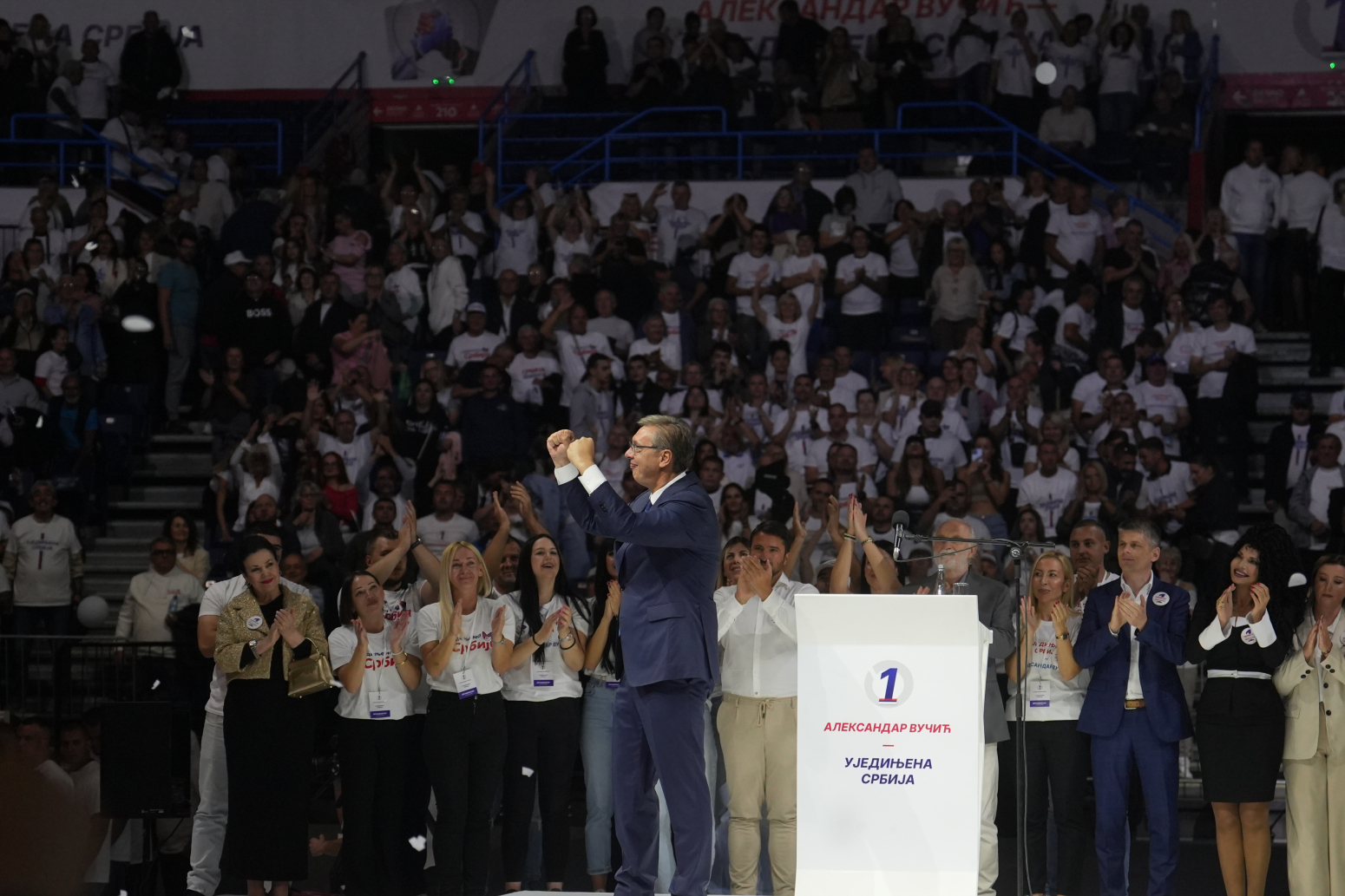 Milijarde za zdravstvo, veće plate, kraj politici u školama – ovo su Vučićeve ključne poruke sa skupa u Areni