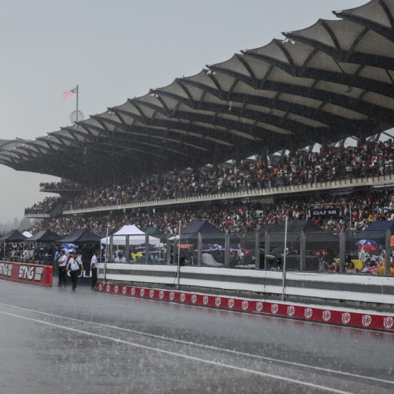 Kiša, grmljavina i haos u Maleziji – odložen start trke Formule 1