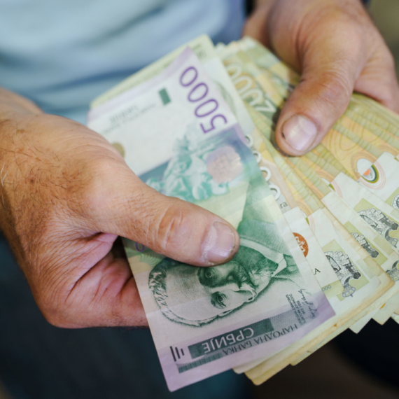 Istorijski rezultati Srbije: Prosečna plata porasla sa 331 na 1.200 evra; Od 1. decembra nova povećanja