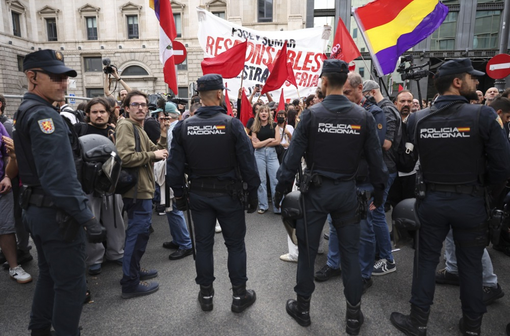 Demonstranti napravili haos u Španiji; Policija koristila gumene metke i suzavac VIDEO