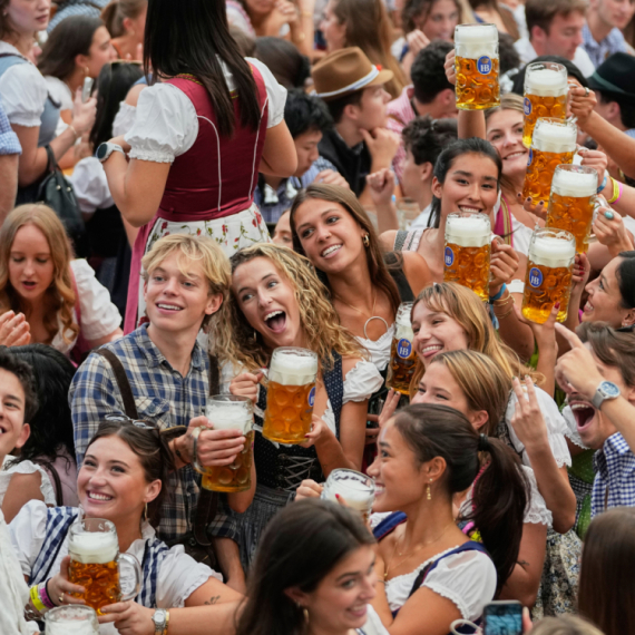 Istorijski Oktoberfest: 7,4 miliona gostiju, milioni litara piva i tragedija srpskog radni