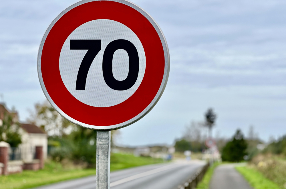 Postavio lažni znak i povećao ograničenje na 70 km/h: Radar snimio 400 vozača u prekršaju