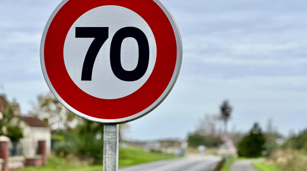 Postavio lažni znak i povećao ograničenje na 70 km/h: Radar snimio 400 vozača u prekršaju