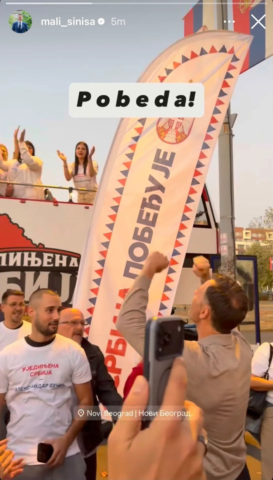 Dabl deker krstari Novim Beogradom: Narod pruža podršku Vučiću i listi Ujedinjena Srbija FOTO/VIDEO