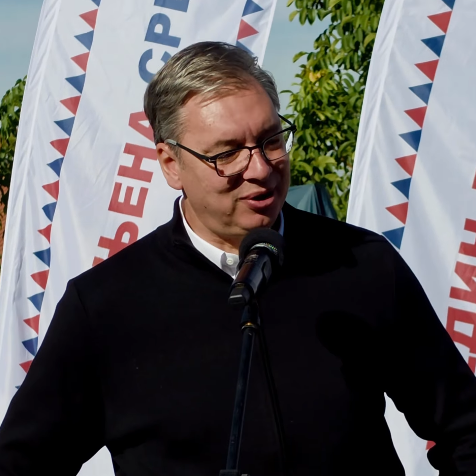 Vučić u Banoštoru kod Beočina: "Srdanoviću, 'ajmo na TV duel"; "Da vratimo obrazovanje tamo gde mu je mesto"