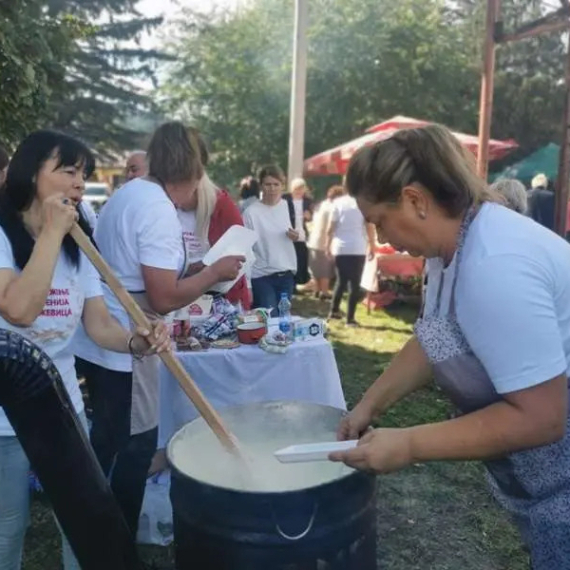Ovde se pravi najbolji kačamak: Tokom sabora kroz prestonicu ovog specijaliteta prošlo na hiljade ljudi FOTO