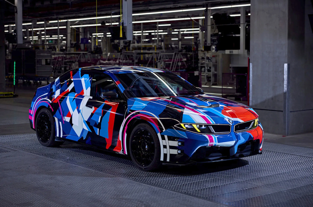 Milioniti BMW M je stigao sa posebnom bojom, ali pažnju je ukrao novi M3 EV FOTO