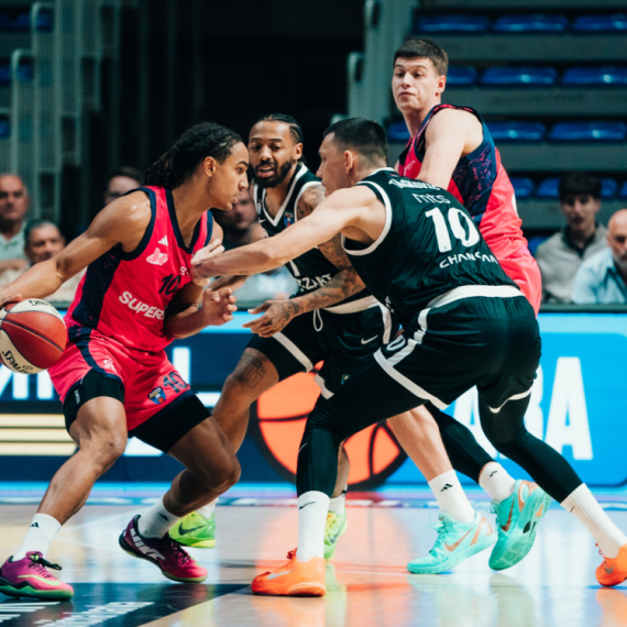 Partizan ima prednost na poluvremenu