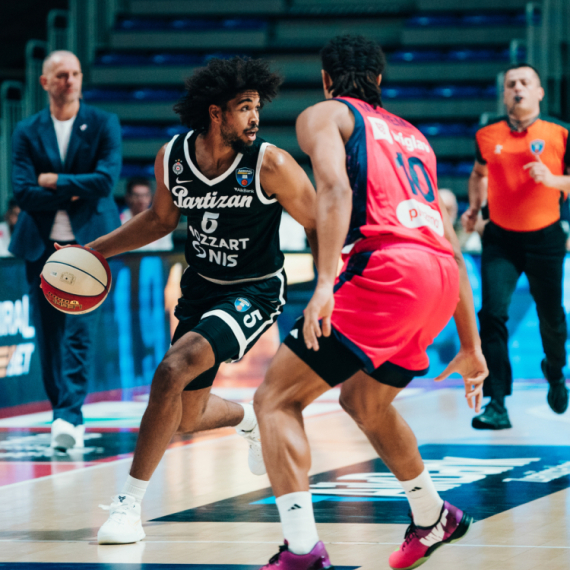 Partizan lomi Megu, raspucao se Tompson!