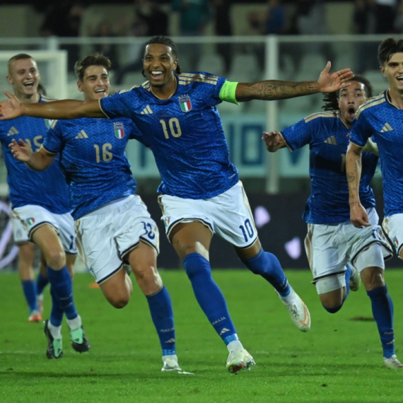 Kako je ovo moguće? Veliki talenat Italije postigao gol sa 70 metara VIDEO