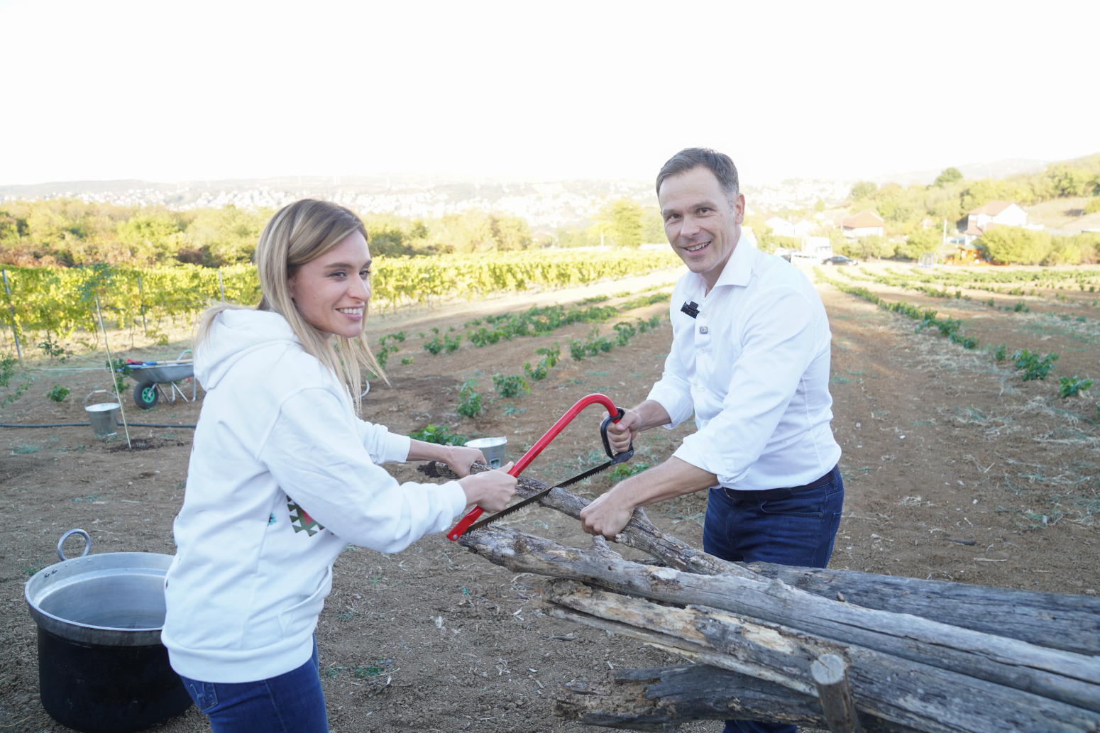 Mali u vinogradu porodice Stamenkovski: Razgovaramo s ljudima kako bismo neke stvari izmenili FOTO