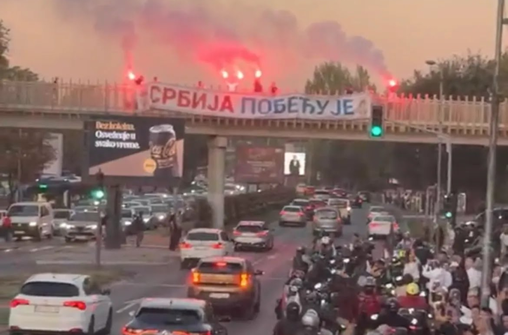 Beograd je za Vučića; Omladina SNS-a i građani u akciji podrške listi Ujedinjena Srbija VIDEO