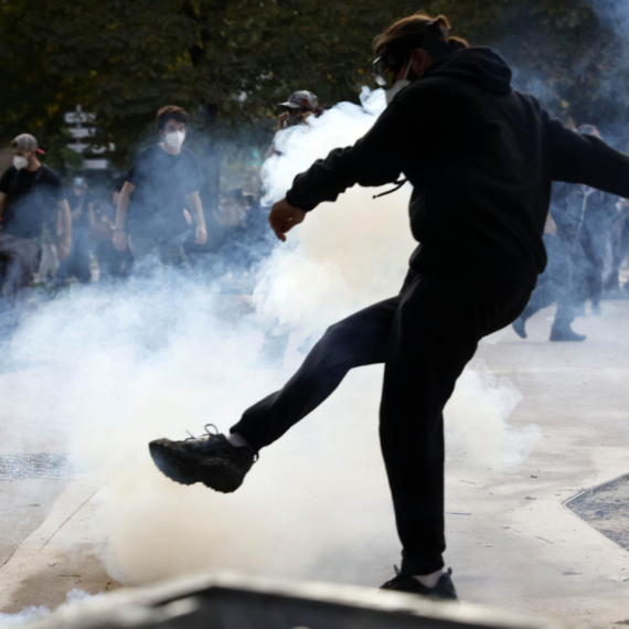 Nastavlja se haos u Francuskoj; Obustavljena nastava FOTO/VIDEO