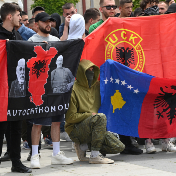 Ne staje haos u Prištini; Nastavlja se protest pristalica tzv. OVK