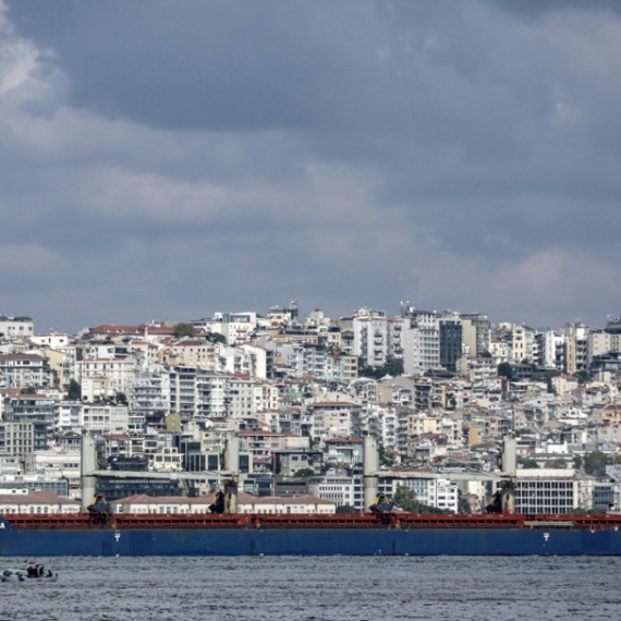 Drama u Istanbulu; Brod skrenuo sa kursa i udarao sve pred sobom