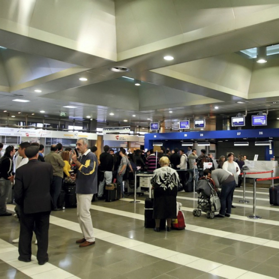 Uhapšen muškarac na aerodromu u Solunu; U avionu gledao pornografski snimak