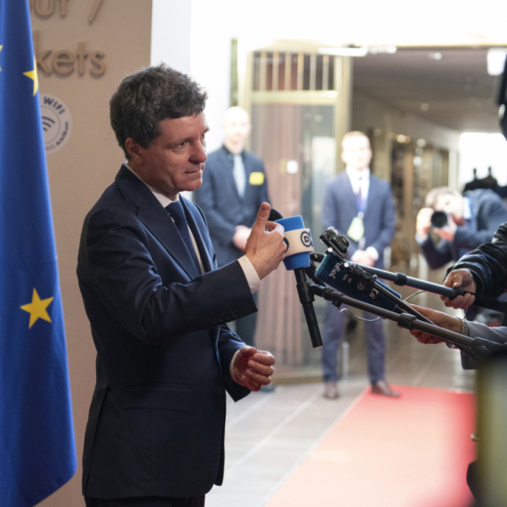 Ne smiruje se kriza u Bukureštu; Rumunija sve bliža vanrednim izborima