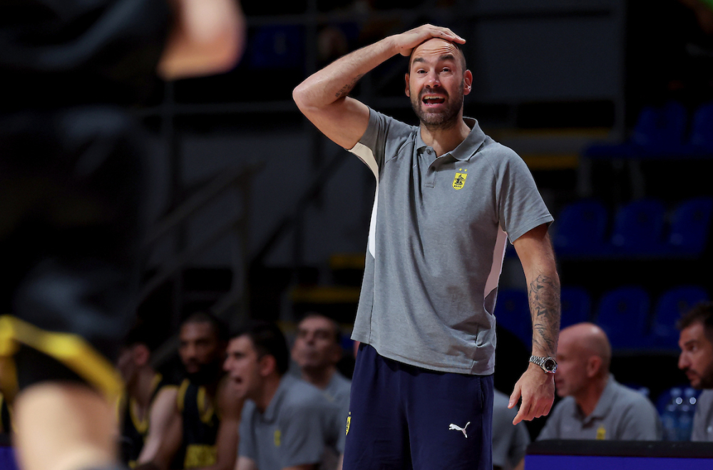 Žurka u Solunu – Spanulis, Neno i Aris zapalili tribine, Balša solidan