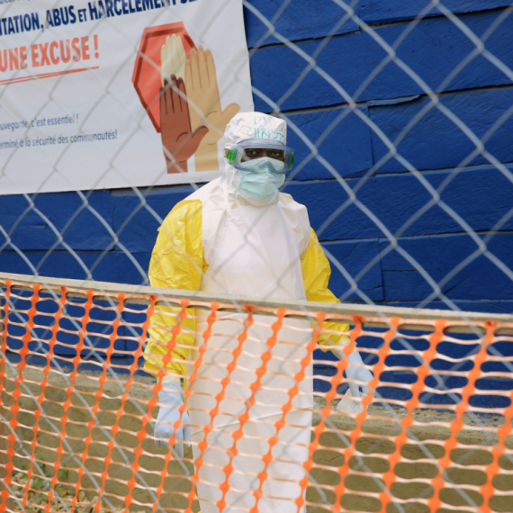 Šire se žarišta epidemije; Stručnjaci upozoravaju: "Odgovor je haotičan"