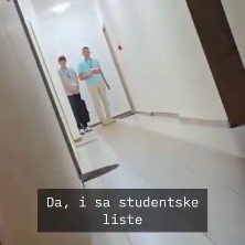 Blokaderi krenuli "od vrata do vrata" pa dobili odgovor koji nisu očekivali: "Ovde svi glasaju za Vučića"