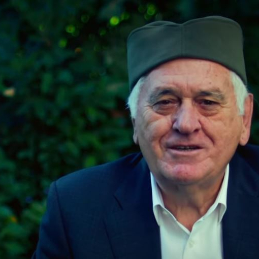 Toma Nikolić sa šajkačom poručuje: "Hoće da sruše Srbiju, moramo da je odbranimo – sutra u Kragujevcu"