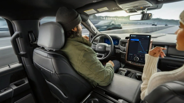 Veruju da automobil sve radi sam, a onda nastaje problem: Opasnost modernih sistema