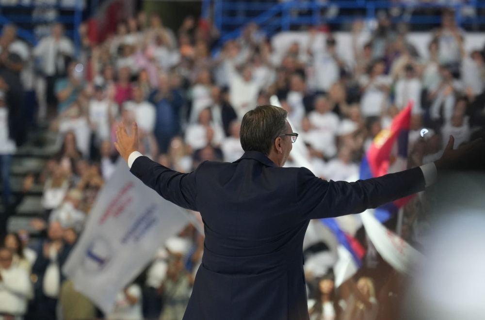 Veliki skup SNS-a u Kragujevcu; Nižu se pozivi; Najavljen spektakl; Oglasio se i Vučić: Ujedinjeni za Srbiju